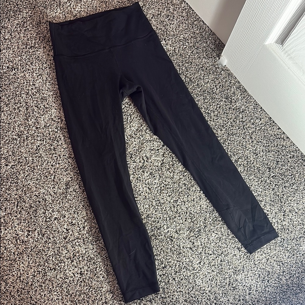 Black lululemon wunder under